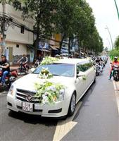 Đón dâu bằng Limousine và siêu mô tô xôn xao Sài Gòn
