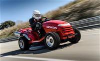 Xe Honda Mean Mower - máy cắt cỏ nhanh như môtô