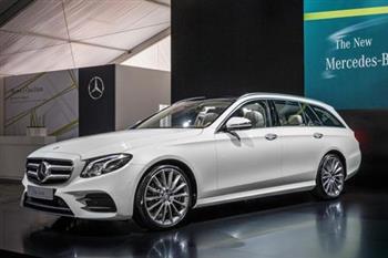 Mercedes-Benz E-Class Estate 2017 niêm yết giá tại Anh